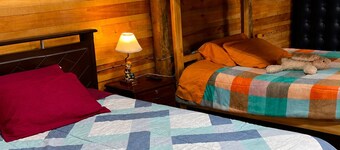 MARIA VIRGINIA CABIN, 5 MINUTES FROM DELEG—A PERFECT PLACE TO RELAX