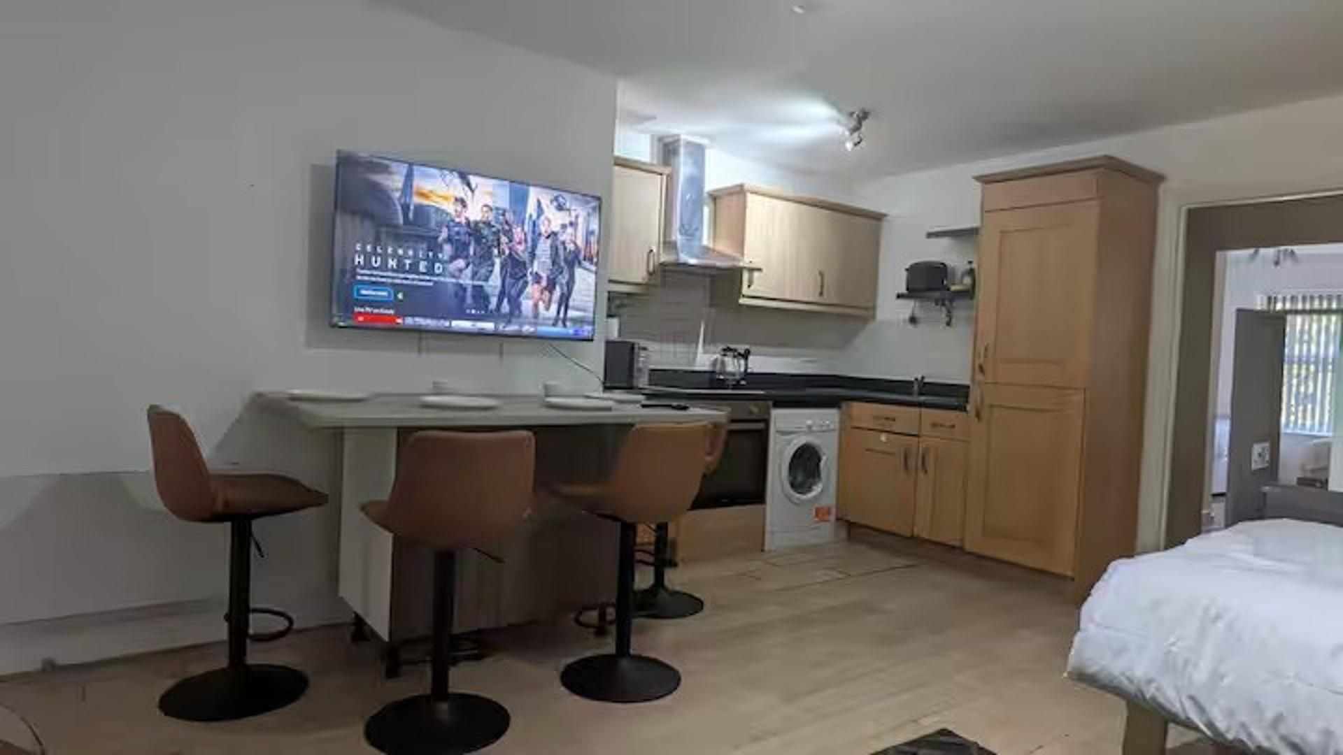 Fridge, oven, electric kettle, toaster