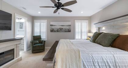 Wings of Steel - 4BR Plus Bunk Room, Hot Tub, Fire Pit Table, 20 Minutes from Downtown Pittsburgh