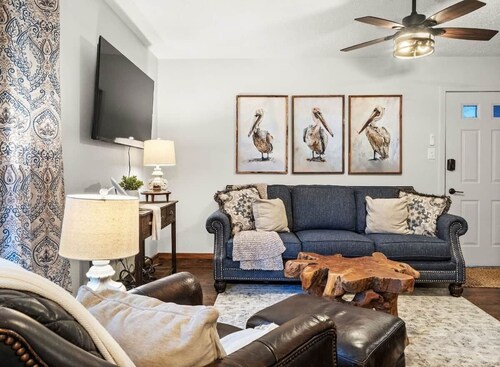 Fort Polk Cozy 2BR Stay l Monthly & Extended Stays