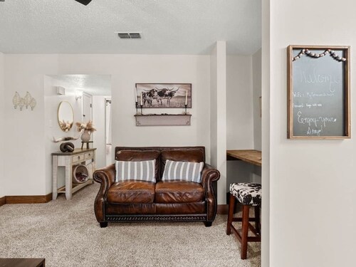 Fort Polk Cozy 2BR Stay l Monthly & Extended Stays