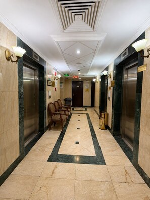 Ảnh chưa phân loại, 2 trong số 13 ảnh, nút