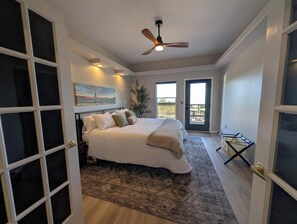 Room - Secluded 35-Acre Colorado Retreat with Private Canyon and Hot Tub (Florence)