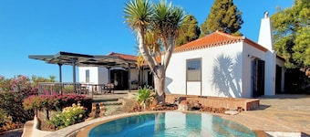 ALPALMA - Your private garden retreat overlooking the Atlantic Ocean