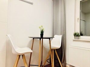 Dining - Central 1 BR Apartment on Alexanderplatz (Berlin)