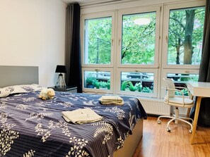 Room - Central 1 BR Apartment on Alexanderplatz (Berlin)