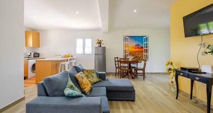 Cottage 'Casa Dos Girassóis' with Shared Pool, Wi-Fi and Air Conditioning