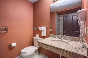 A bathroom with a toilet, sink, towel rack, and a mirror. - Spacious 3-bedroom condo @ Chula Vista Resort in superb Wisconsin Dells (Wisconsin Dells)
