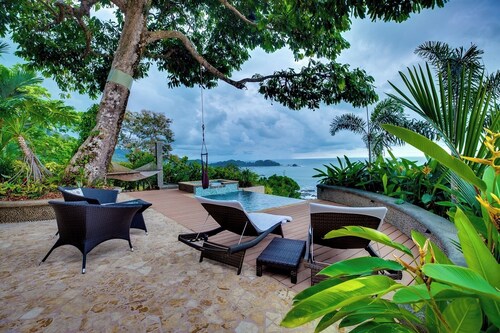 Villa Voz - 180° Sunset, One Plunge Pool, Zero Interruptions.