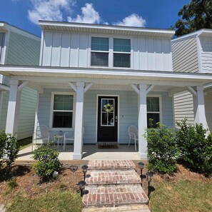 Exterior - Gone Coastal •Steps to Beach •Pickleball •Heart of Biloxi (Biloxi)