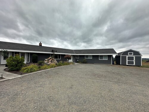 3 Bedroom Farmhouse with great central location in the PNW!