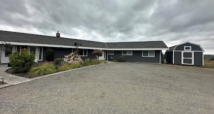 3 Bedroom Farmhouse with great central location in the PNW!