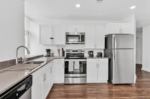 2 Bedroom Condo DT Fort Worth - Walk to Convention