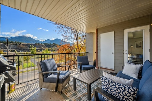 The Current | Outside Pool | Hot Tub | Gym | Pets