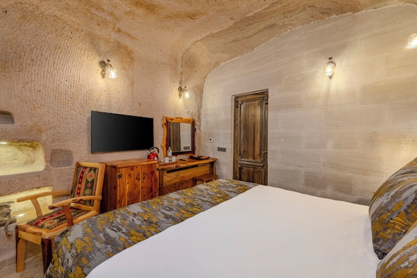 Junior Double Room, Courtyard View | Egyptian cotton sheets, premium bedding, memory foam beds