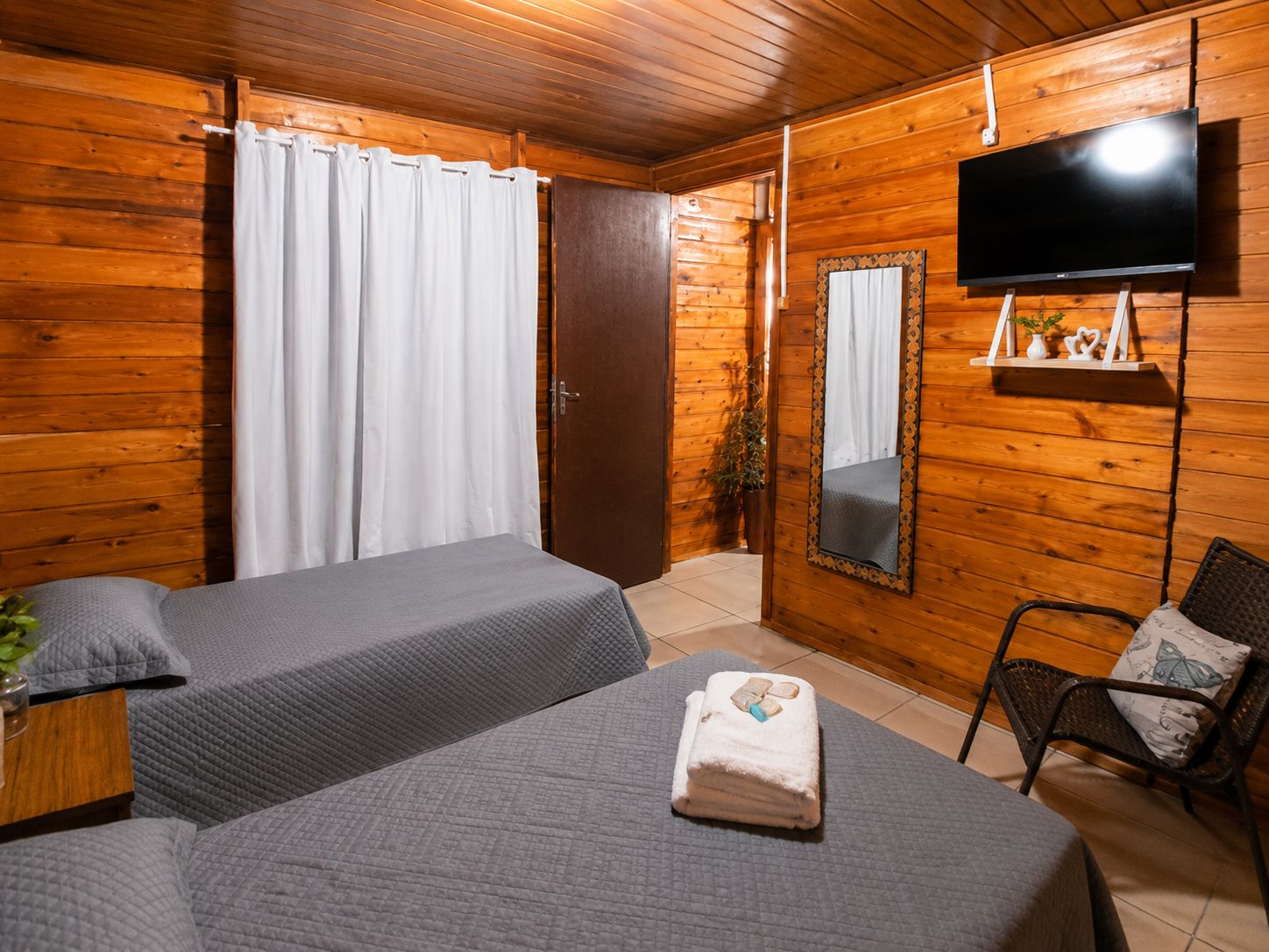 Comfort Cabin (Cabana Ipê com Ar) | Television