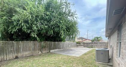 Spacious 4BR Home Patio Near SpaceX & South Padre