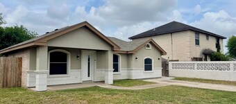 Spacious 4BR Home Patio Near SpaceX & South Padre