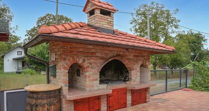 Beautiful home in Gusce with sauna