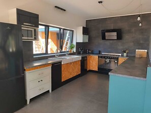 Private kitchen - Vrbo Property (Berre-les-Alpes)