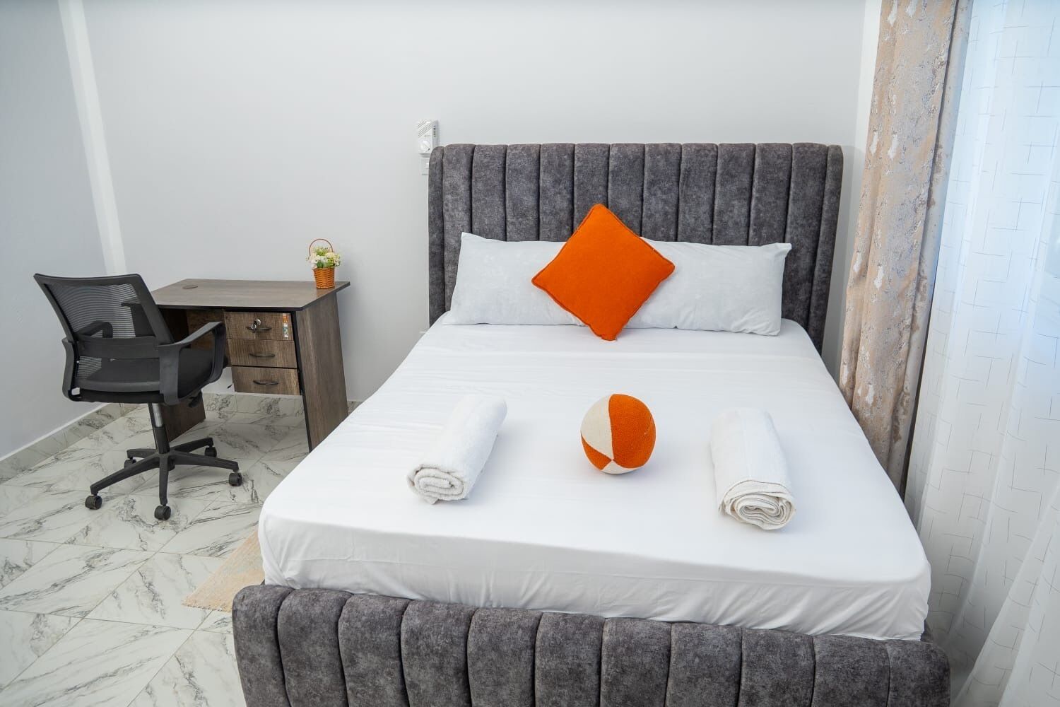 WiFi, bed sheets