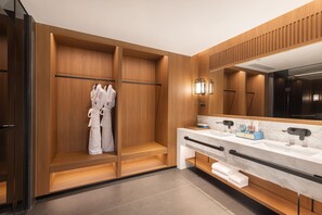 Suite, 1 Katil Raja (King) (View) | Bilik Mandi