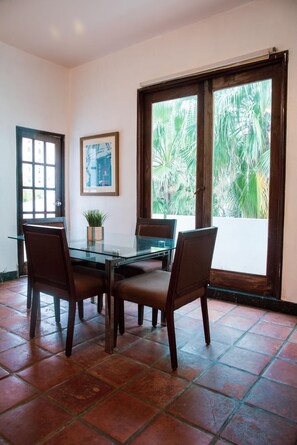 Dining - Step to the beach /Beautiful Penthouse + Private Terrace (San Juan)