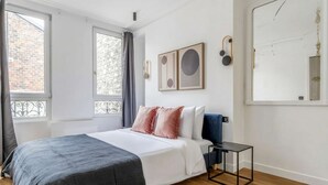 Iron/ironing board, WiFi, bed sheets - Champs Elysées by Melvane (Paris)