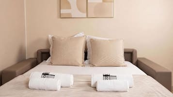 Iron/ironing board, WiFi, bed sheets