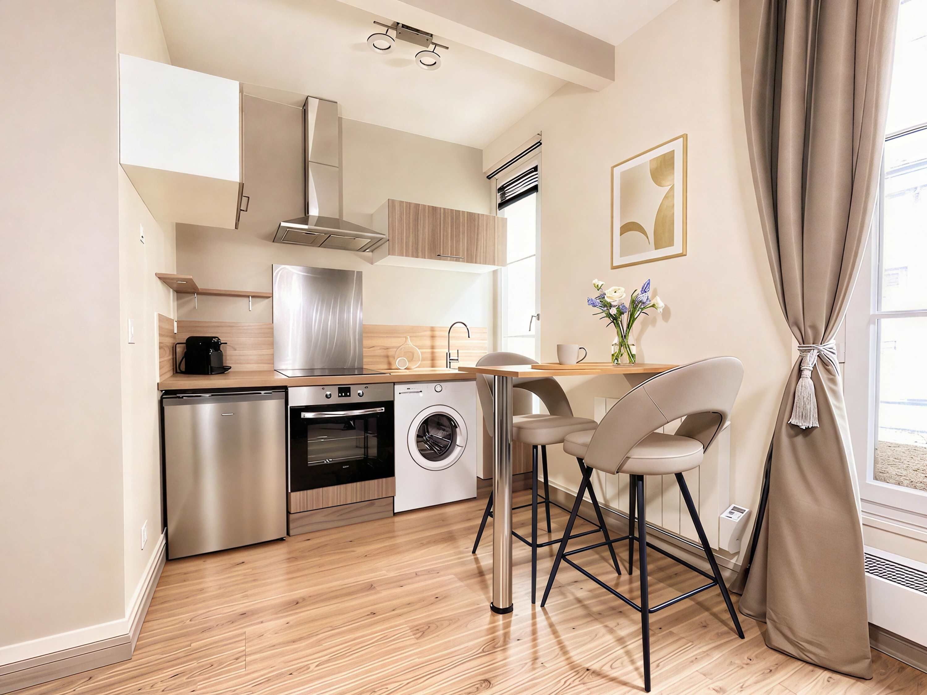 Coffee/tea maker, fridge, microwave, stovetop