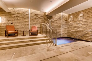 141 East Meadow Drive Vail CO-print-018-14-Interior Hot Tub-3600x2400-300dpi - Solaris PHFW - 3 Bedroom + Den (Vail)