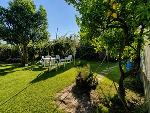 Outdoor dining - Vrbo Property (Arcos de Valdevez)