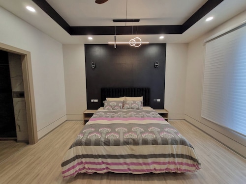 Modern, executive, luxurious 1 bedroom apartment. Laucala Bay, Suva