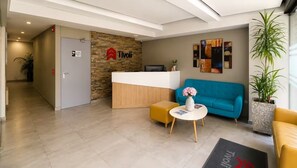 Lobby - Modern Studio in Chapinero | City Views & Workspace (Bogotá)