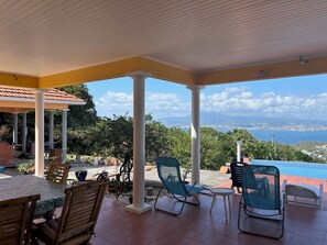 Outdoor dining - Vrbo Property (Les Trois-Îlets)