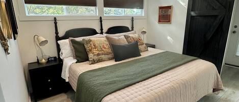 1 bedroom, iron/ironing board, WiFi (free), bed sheets