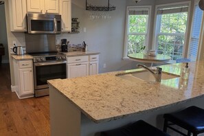 Private kitchen - Eco-friendly 4-bedroom Louisville Sanctuary Near Trails (Louisville)