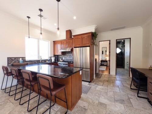 Serene 1-bedroom house just outside Hollister perfect for relaxing stays