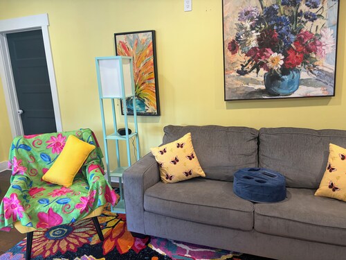 3-bedroom cottage in superb Tupelo with cool AC breeze