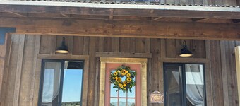 Super Cozy Bunkhouse Barn!
