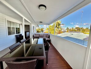 Unclassified image, 2 of 20, button - Modern home, outdoor dining and BBQ, 2min to beach, central to major theme parks (Labrador)