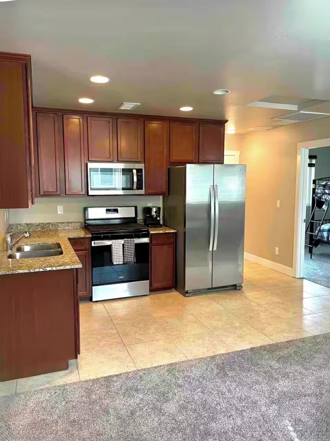 Coffee/tea maker, fridge, microwave, oven
