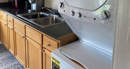 Cozy Upstairs 2BR Apartment Near Hospitals & Charleston
