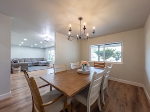 Dining - Adorable 4-bedroom house with AC in welcoming Roseville (Roseville)