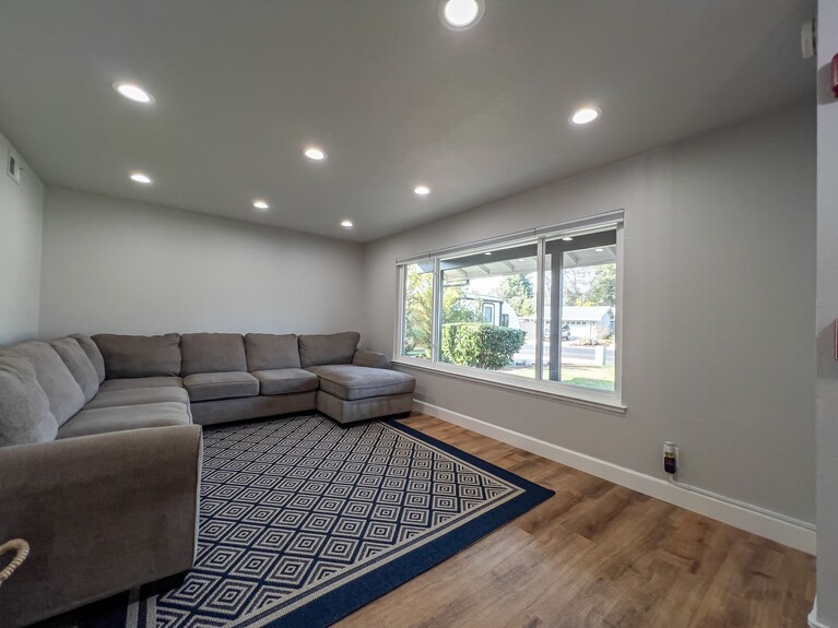 Adorable 4-bedroom House With Ac In Welcoming Roseville - Roseville