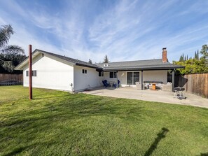 Exterior - Adorable 4-bedroom house with AC in welcoming Roseville (Roseville)