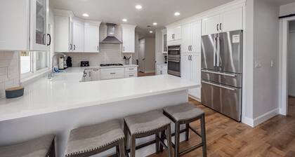 Adorable 4-bedroom house with AC in welcoming Roseville