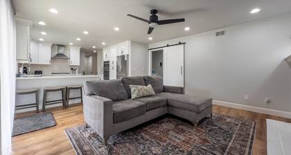 Adorable 4-bedroom house with AC in welcoming Roseville