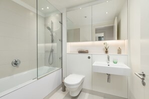 Bathroom - Charming 2 bedroom apartment in Quartermile (Edinburgh)