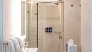 Bathroom - Deluxe One Bedroom City View Near Midtown District (Atlanta)